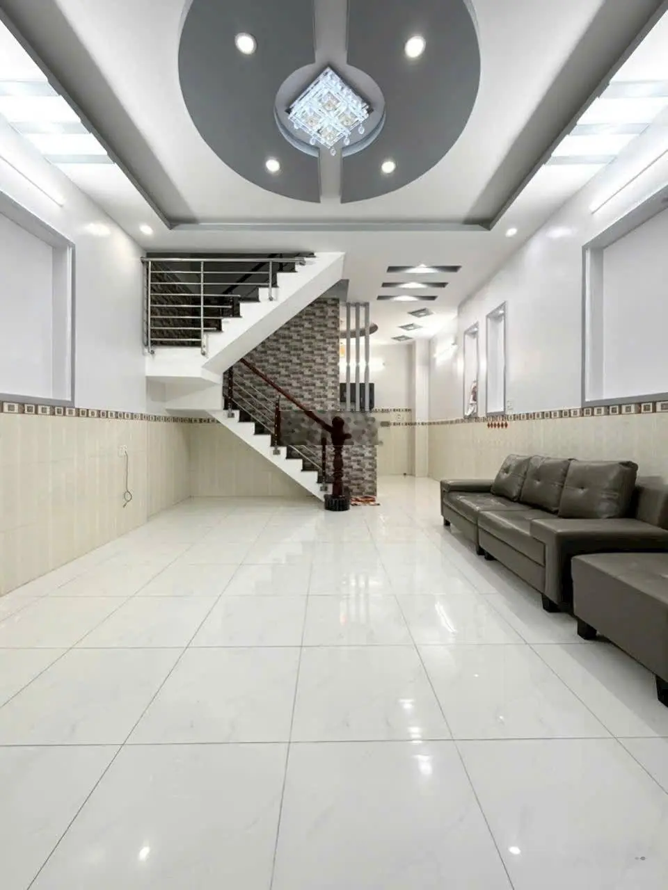 Bán nhà 4 tầng mặt tiền hẻm 67 Đào Tông Nguyên. Hẻm xe hơi 6 m thông tứ phía. Giá 5.3 tỷ tl