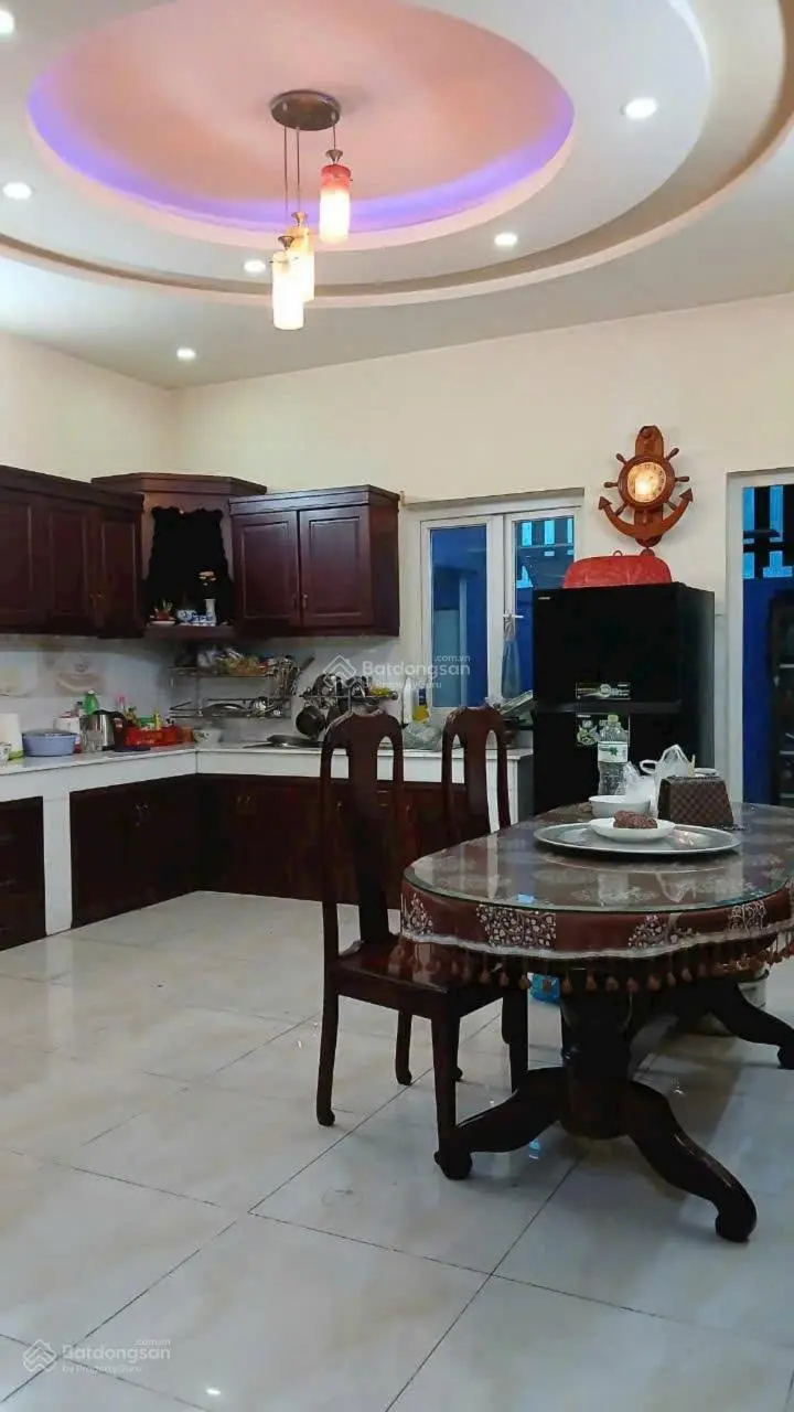 Bán biệt thự 4 tầng, gần Vincom Lê Văn Việt, ngay ngã tư Thủ Đức, giá 9 tỷ còn thương lượng.