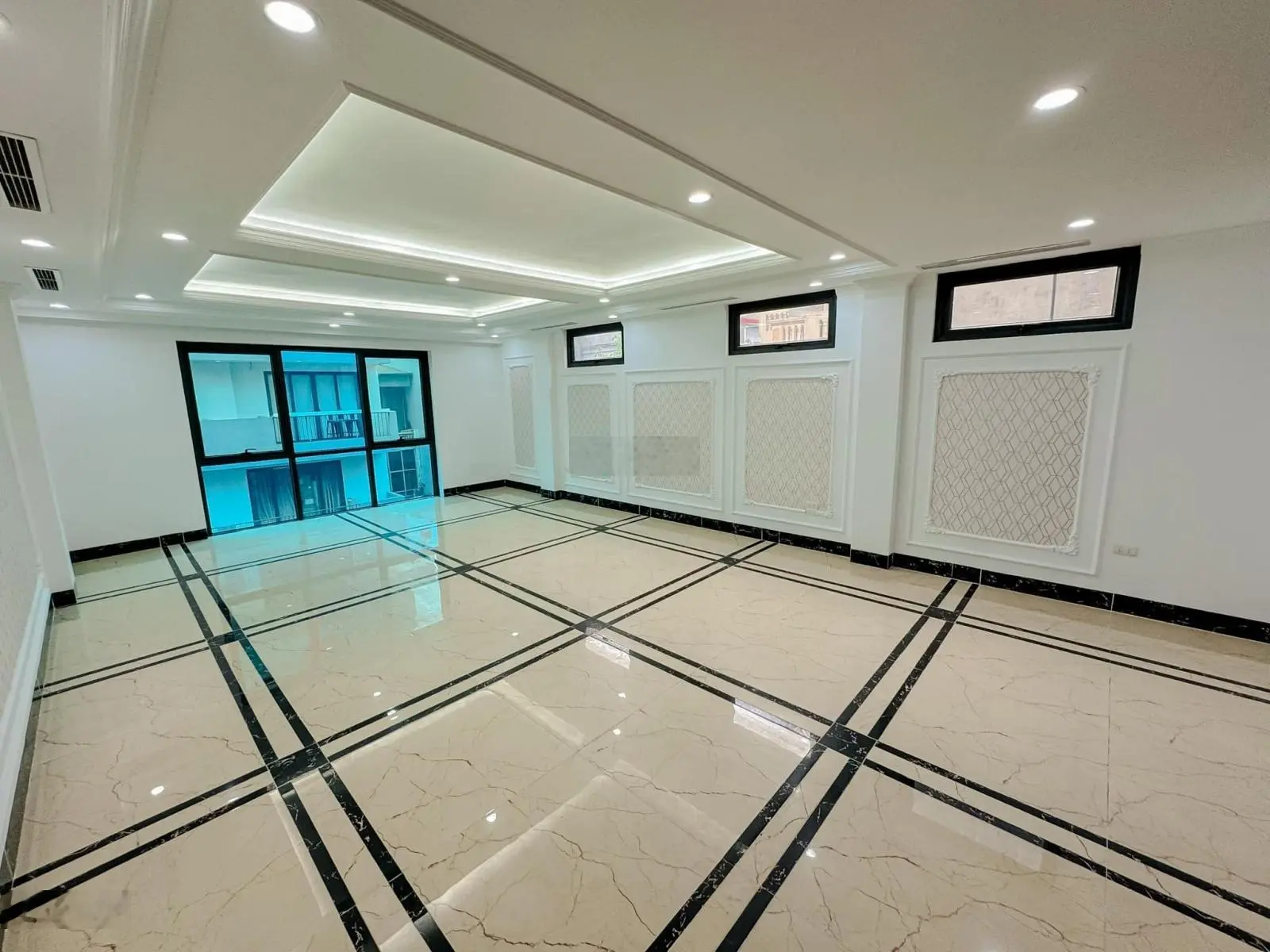 Bán gấp nhà đường Khuất Duy Tiến. Lô góc. Ô tô đỗ cửa. 60m2 - 5 tầng