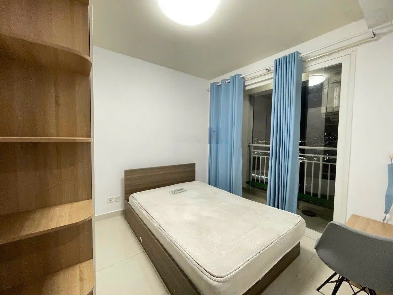 Bán căn hộ The Eastern, đường Liên Phường, quận 9. Căn góc 3 phòng ngủ và 2 WC full nội thất