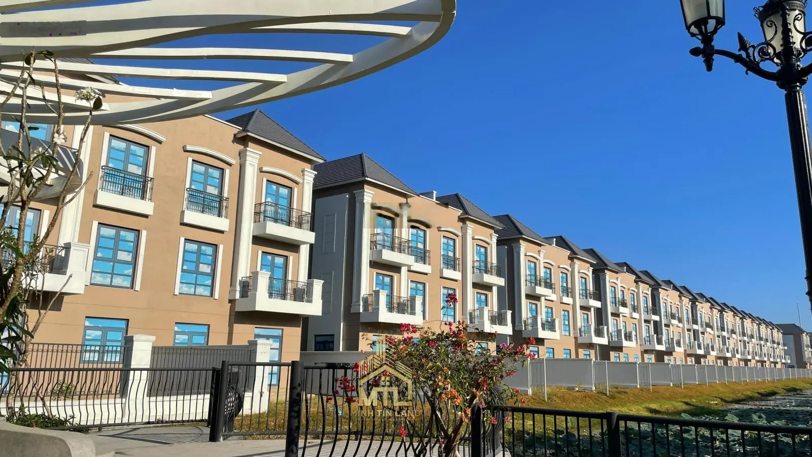 Bán nhà liền kề giá tốt tại vinhomes grand park, 20 tỷ, 144m2. lh 0828 030 *** thiện