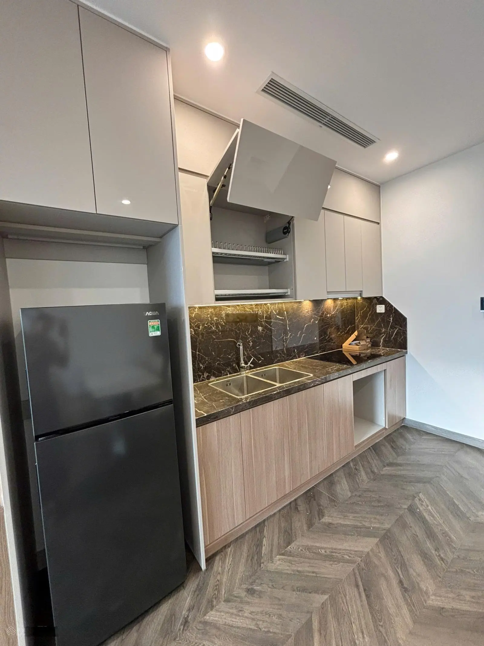 Cần bán nhanh căn hộ 1pn Vinhomes Sky Park, full nội thất như hình thiết kế sang trọng, tầng cao