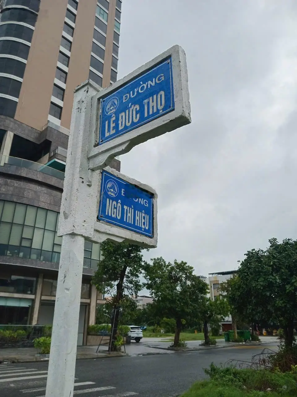 Bán lô đất Thương mại dịch vụ xây cao tầng, 2 mặt tiền đường Lê Đức Thọ, gần biển