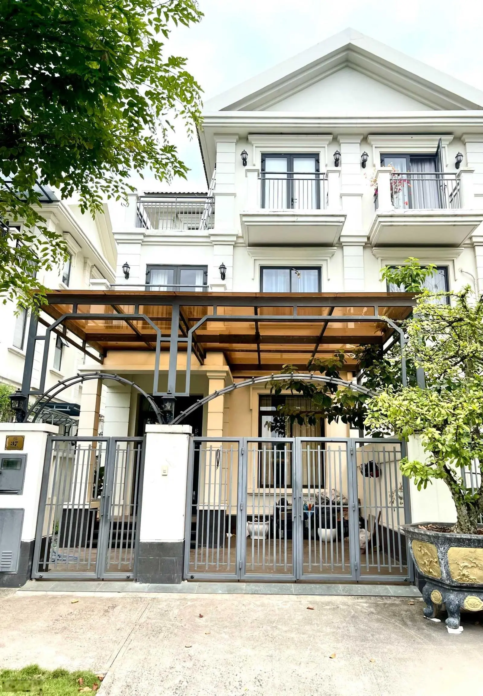 Bán biệt thự sông Lakeview City, 8x20m, 1trệt 2 lầu, full NT, giá 23 tỷ