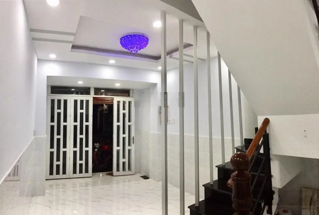 Bán nhà đường Âu Dương Lân, 34m2, 2PN, nở hậu, ở ngay, 30m ra MT, 200m ra Aeon Q8, nhỉnh 4 tỷ