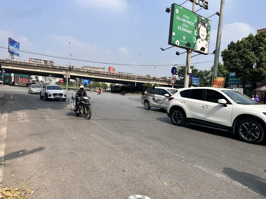 Mặt Đường - Giáp Hải-Đông Dư - Kinh Doanh đỉnh - cạnh ngã 6 Cầu Thanh Trì -50 m 1 tầng