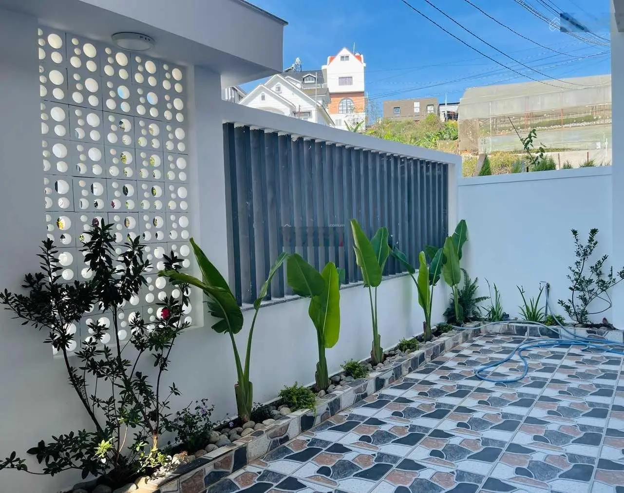 Bán Villa Nam Hồ thiết kế hiện đại 200m2, nội thất cao cấp giá 11 tỷ thương lượng