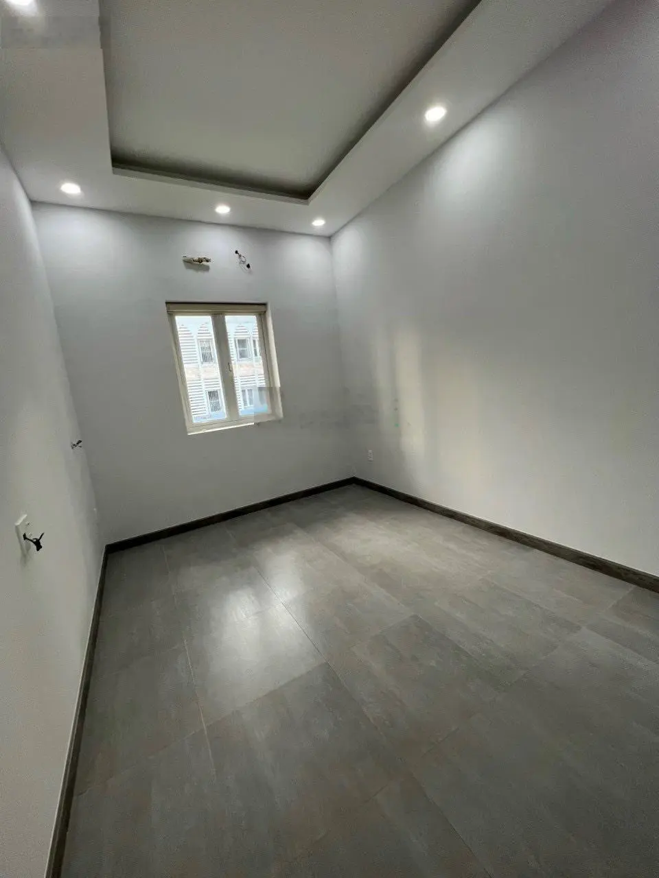 Bán chung cư lầu 1 Mặt Tiền Tôn Thất Tùng Quận 1.