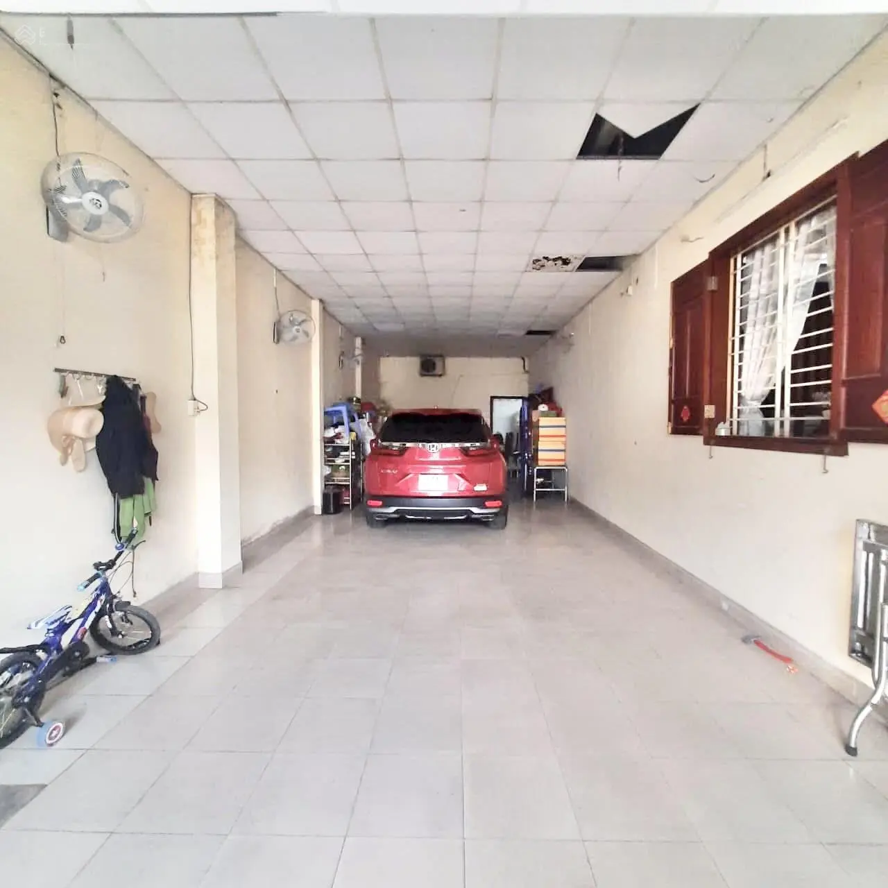 Cần bán nhà lầu trệt ngang 8,8m có thể ngăn làm 2 căn lầu trệt sát bên chợ xóm nghèo