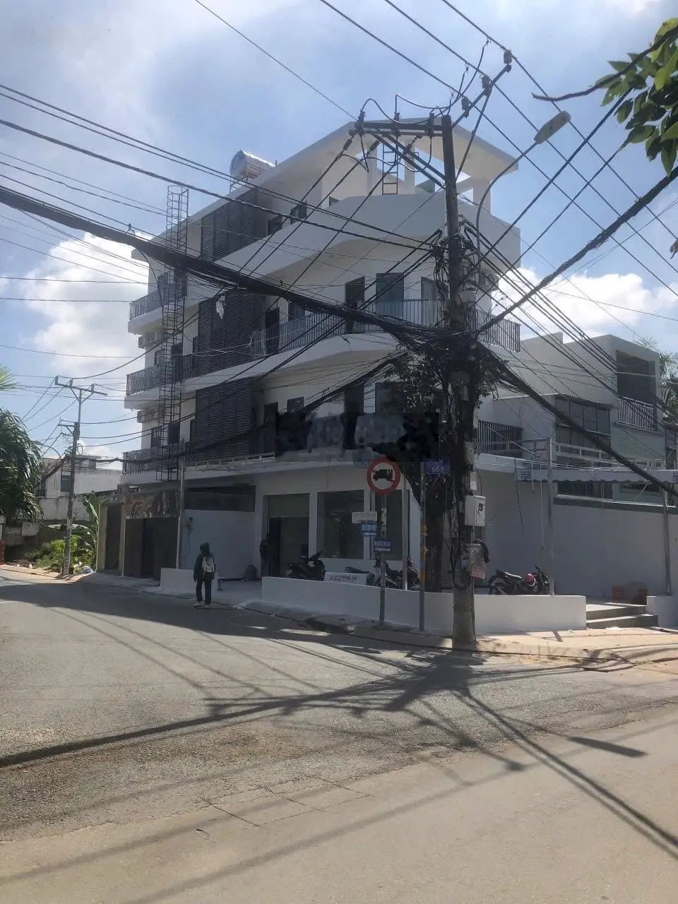 Bán căn hộ dịch vụ gốc 2 mặt tiền đường, đường 182, phường Tăng Nhơn Phú A, Quận 9