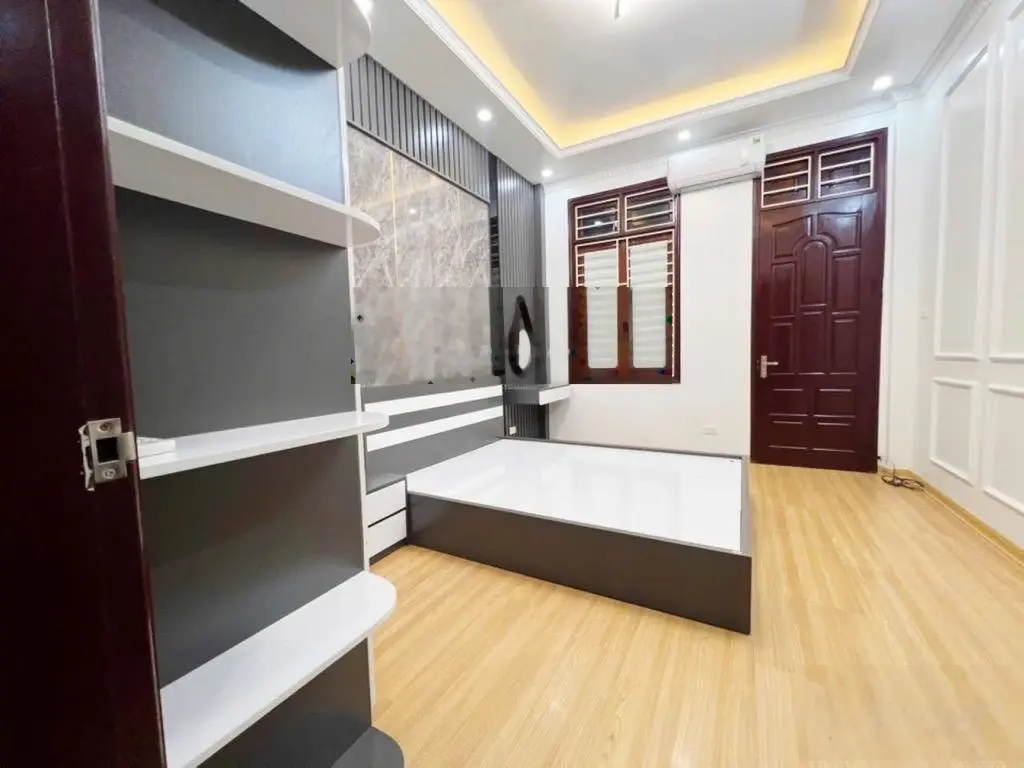 Cổ Nhuế - 35m2 x 5 tầng - Ô tô 7 chỗ đỗ cửa - Lô góc - Ngõ thông - Kinh doanh.