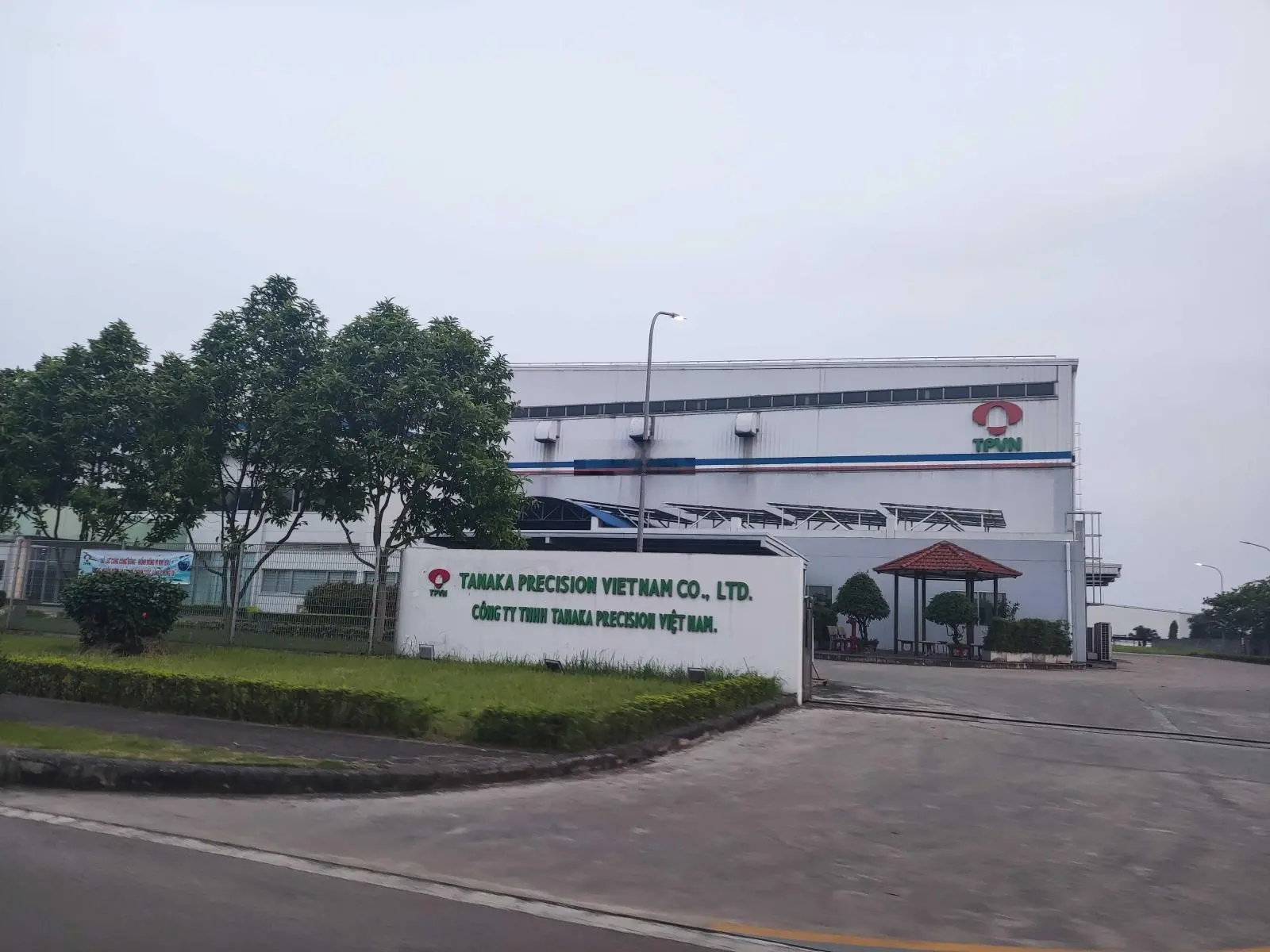 Bán 1,1ha nhà kho xưởng đã có 5.000m2,mặt đường,có kho, điều hành, TP Nam Định, chỉ việc đi vào sx