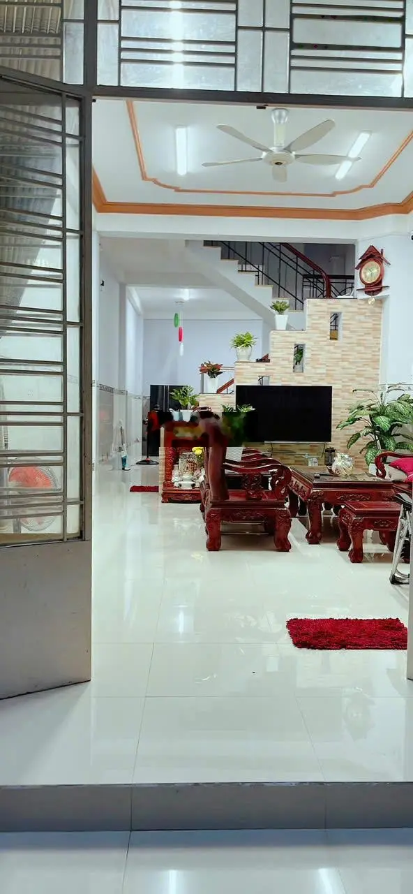 Chỉ 8 tỷ - Nhà mới 3 tầng 4.5x17m vào ở ngay chợ Hoàng Hoa Thám P13 QTB -20m ra Mặt tiền, sát ga T3