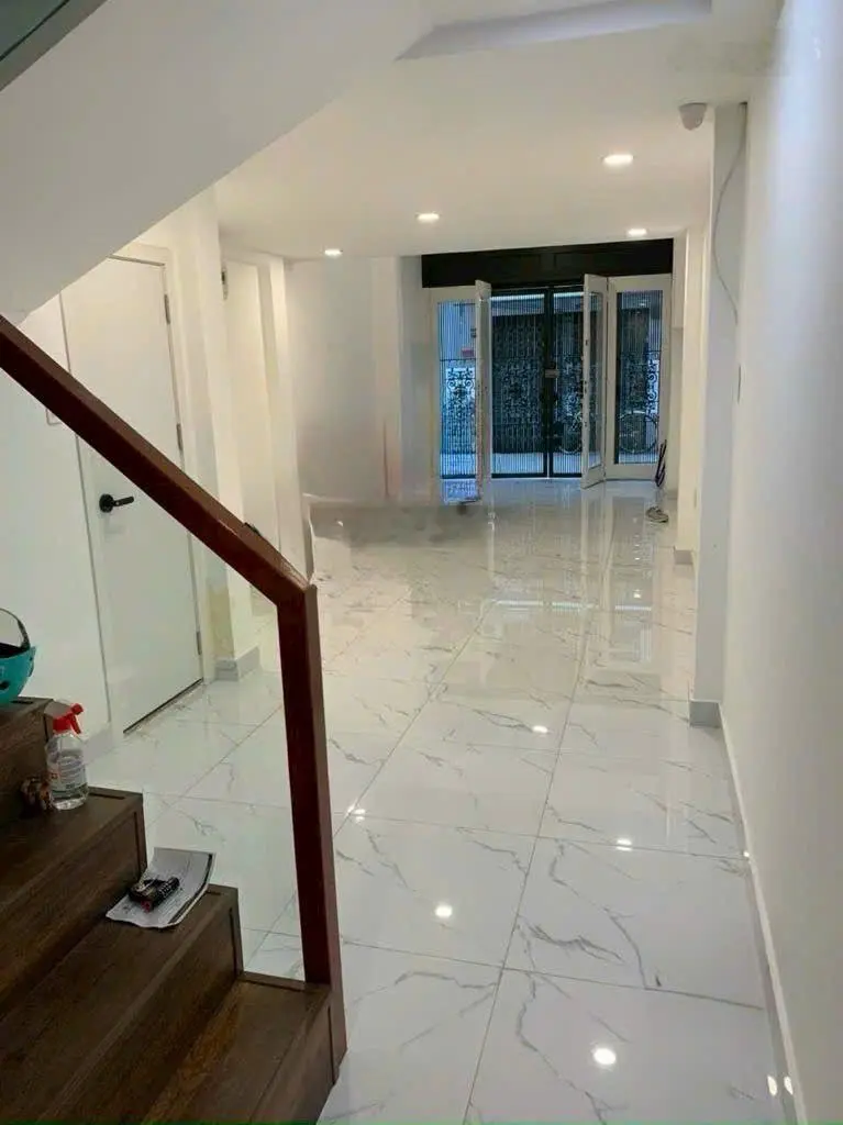 Giảm 1tỷ còn 8.9tỷ, huỳnh văn bánh phú nhuận hxh dòng tiền 240tr năm.46m 4tâng 4pn .