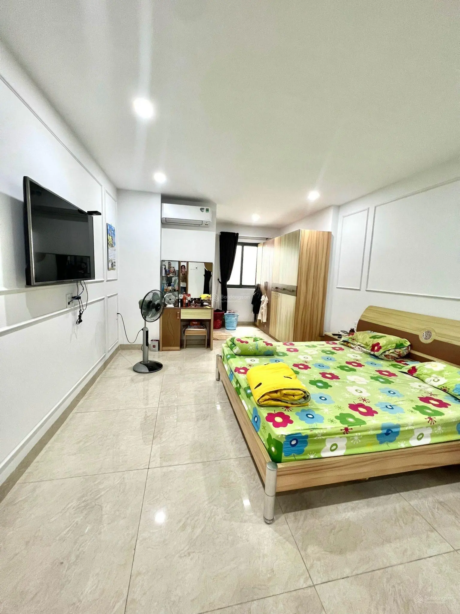 Bán nhà 4 tầng mặt tiền đường Hồng Bàng nội thất đẹp, có thang máy