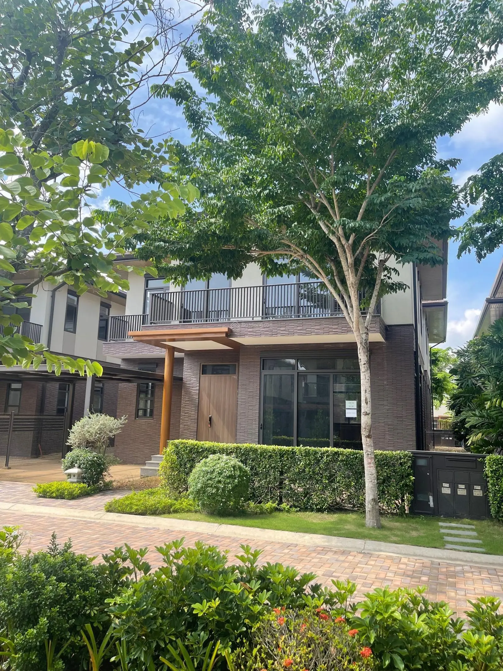 Biệt thự song lập view công viên. Giá 6 tỷ, DT 150m2. LH Ms Tâm Nam Long