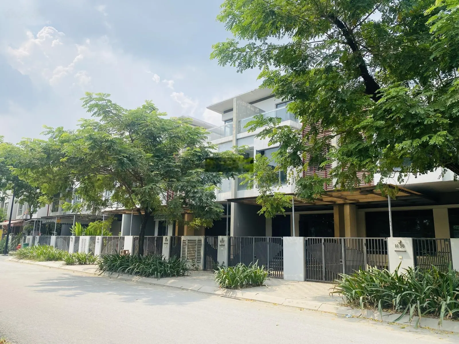 Bán biệt thự Phố Đông Village mặt tiền Muồng Tím giá tốt, đã sổ - Hotline 0908 137 ***