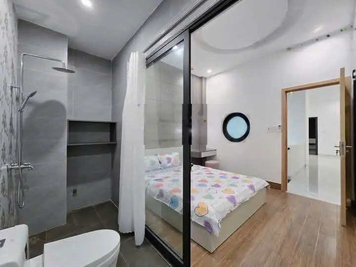Tôi cần bán gấp nhà tú xương,quận 3-giá:3.35tỷ/68m2(5x13.6m). sổ chuẩn. gần bệnh viện mắt tp.hcm