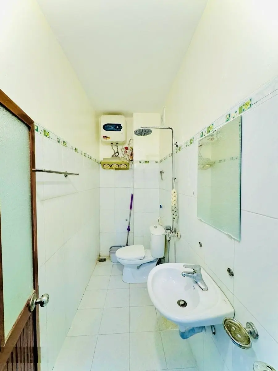Giá tốt. Nhà đẹp đường Láng. Ngõ thông các ngả, cực gần ô tô tránh, ra phố vài bước chân. 38m2