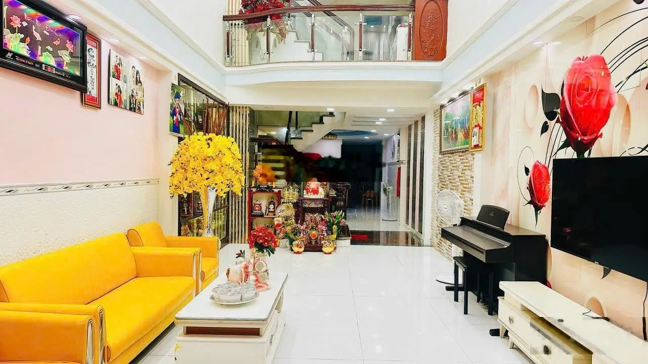 Bán nhà 4 tầng mới tinh , mặt tiền Bà Triệu gần BV Hóc Môn. 140m2 . Gần Aeon , gần chợ , 12,5 tỷ tl