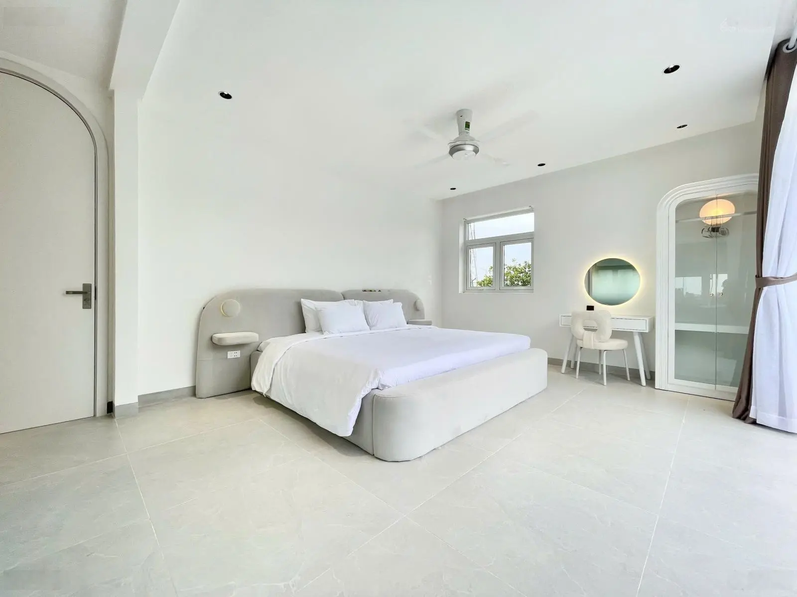 Villa xịn xò 1300m2, ngay sát sông Hàn giá rẻ, không ở có thể cho thuê 70 tr/1 th