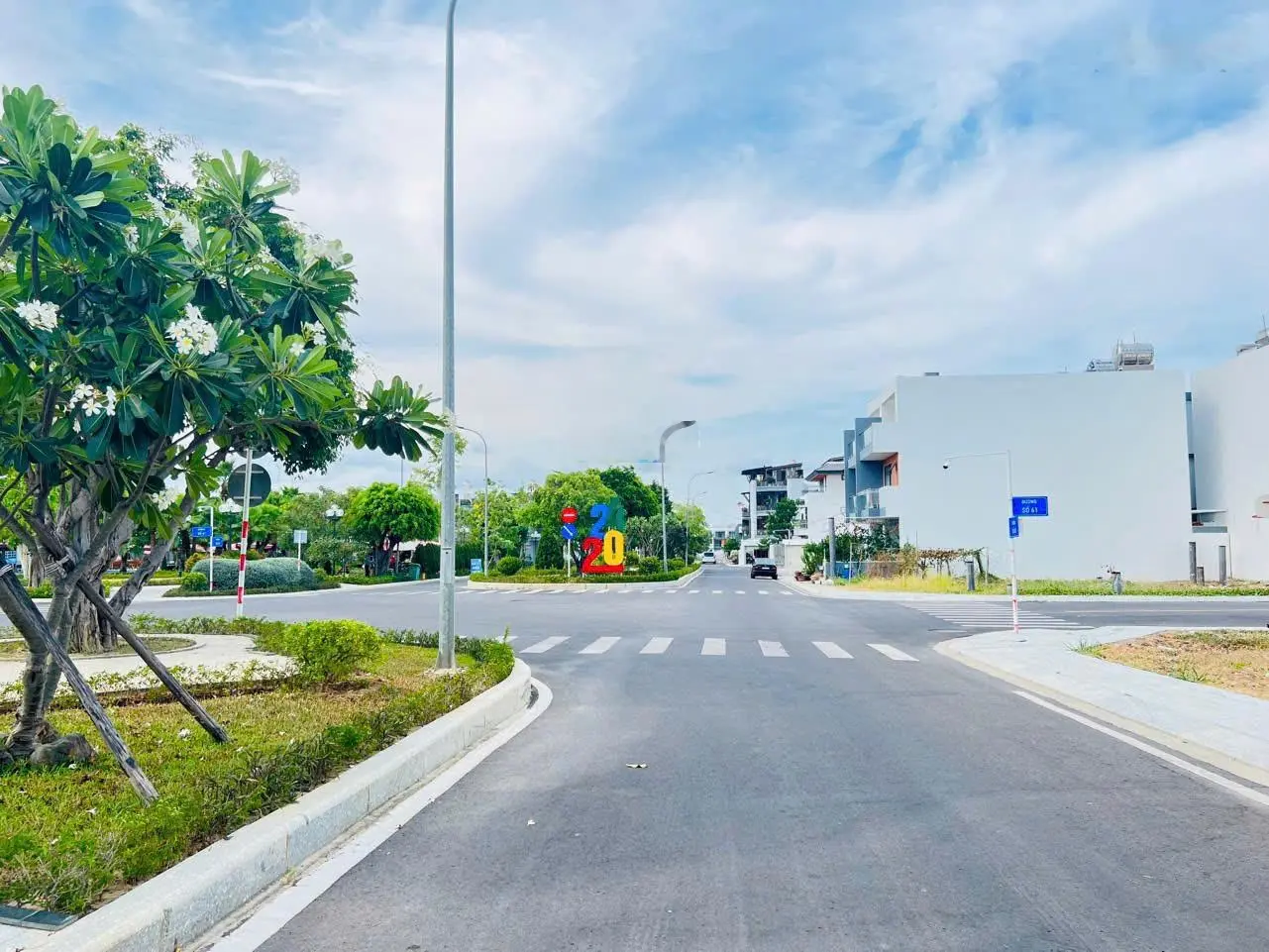 Nhà thô gói 8 mỹ gia, đường bồn hoa rộng 27met đối diện xéo hồ bơi the capella chỉ 5.65 tỷ/