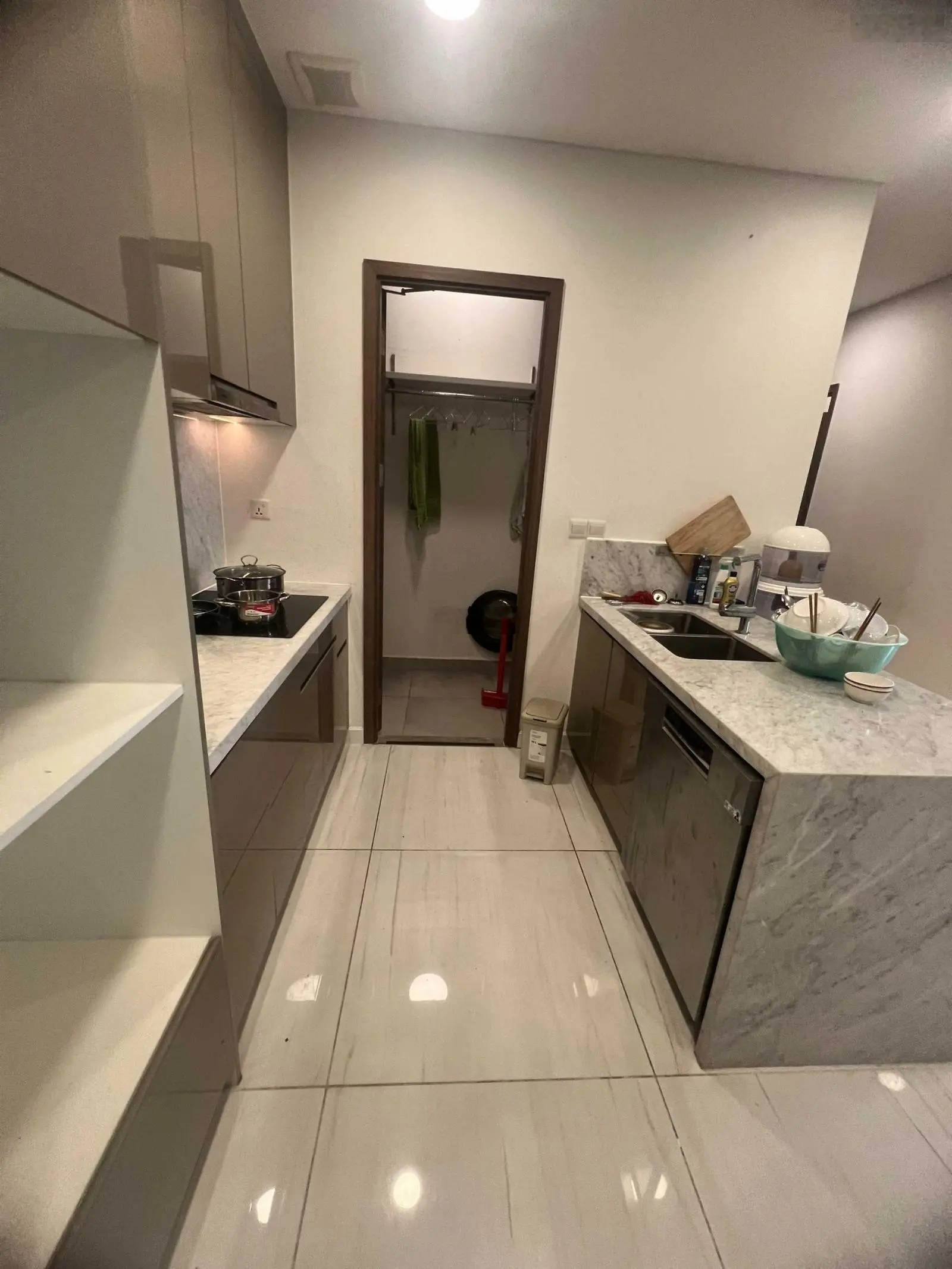Bán căn hộ Kingdom 101, Block A, 2PN, 2WC, 72m2, full nội thất giá: 5 tỷ 5 (bao sổ), 0908 435 ***