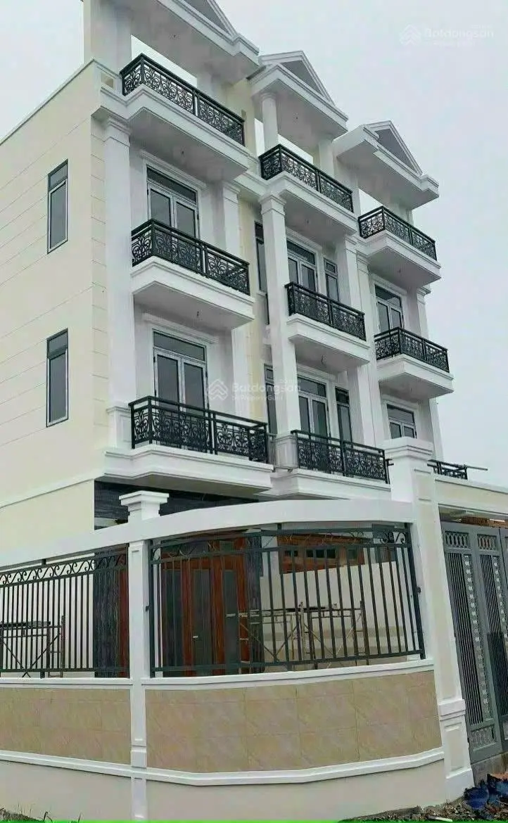 9,06 tỷ TL NHÀ 3.5 TẦNG CÓ SÂN MT 686 Quốc lộ 13, Hiệp Bình Phước,Thủ Đức đất: 74.9 m²