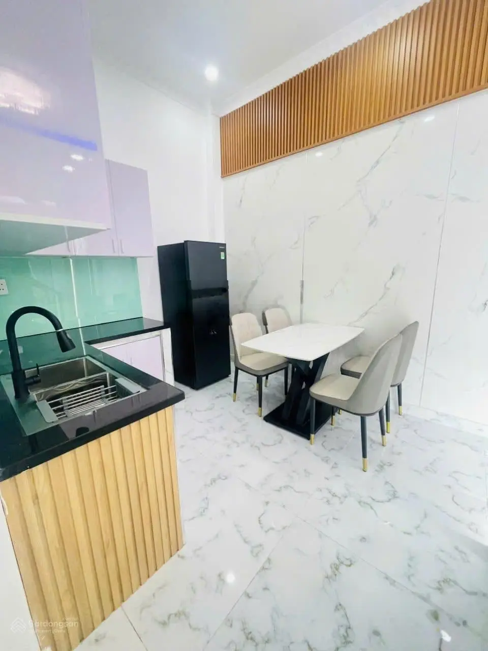 NGỘP QUÁ RA GẤP - Nhà Lê Thị Bạch Cát, Q.11 - 42m2 2PN, Giá 3 tỷ 290. Alo em xem sổ 039 3089627