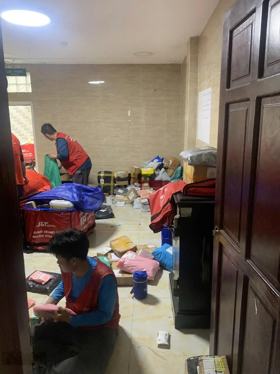 Cần bán nhanh mặt tiền trần bình trọng quận 5,dt 84m2 đường 20m,lề 4m.