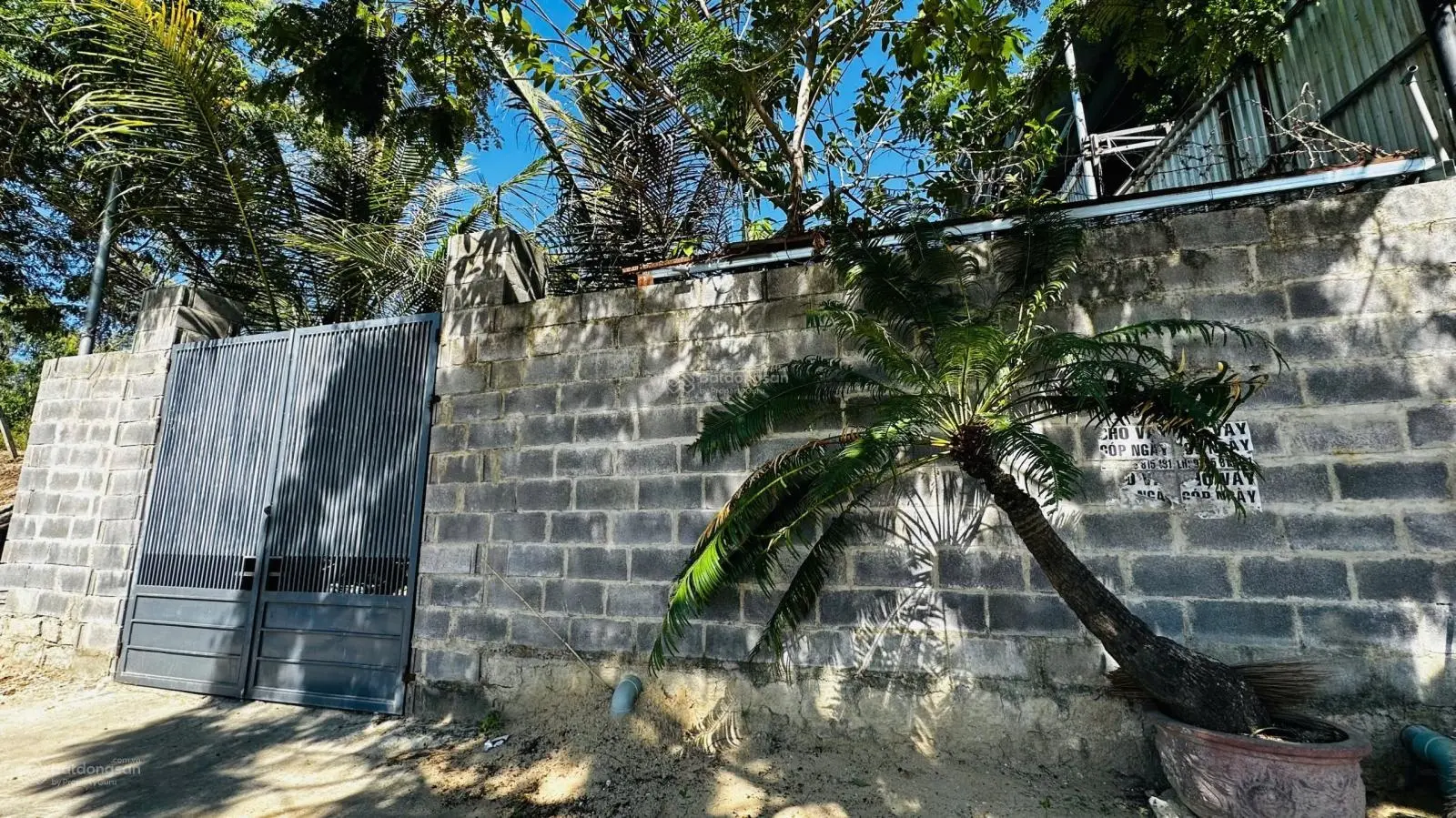 Cần chuyển nhượng lô đất có nhà mặt tiền ĐL Nguyễn Tất Thành DT680m2 (ngang 10m dài 68m) 60m2 TC