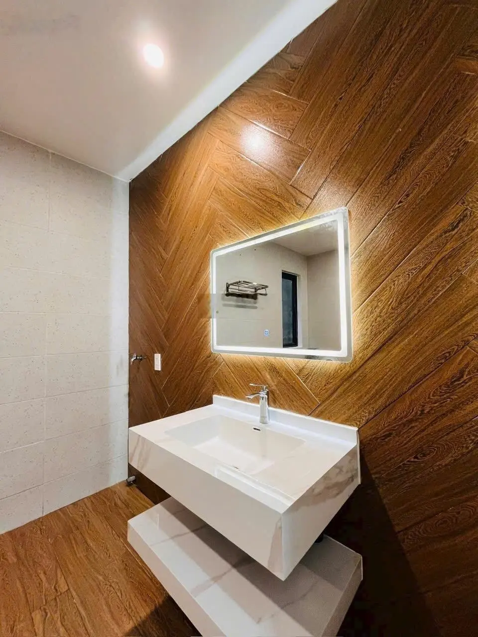 Bán nhà riêng ngõ Văn Cao ô tô đỗ cửa 41m2 * 4 tầng hướng Đông Nam mới tinh