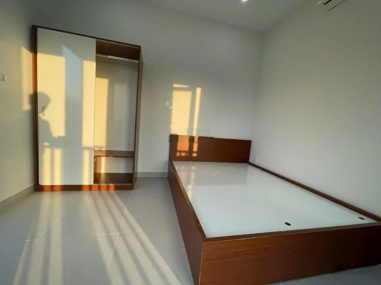 Bán căn hộ dịch vụ gốc 2 mặt tiền đường, đường 182, phường Tăng Nhơn Phú A, Quận 9