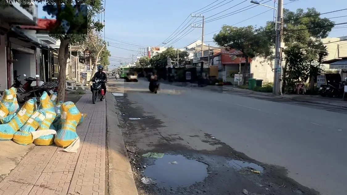 Nhà mặt tiền QL50 cách Chọ Cần Đước 200m