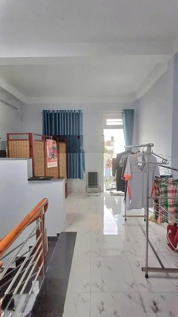 Cần bán nhà đường Trần Tuấn Khải, Quận 5. Giá 3 tỷ 950/80m2. Nhà 4 tầng BTCT. Đang cho thuê 15tr/th