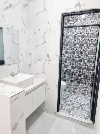 Thanh lí nhà đẹp DT 105m2/ giá 2.39Tỷ, ngay MTĐ Đinh Đức Thiện, Xã Bình Chánh, Bình Chánh, sổ sẵn.