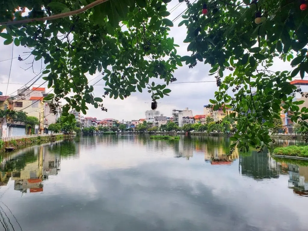 Hoa hậu đất Lâm Du - Bồ Đề 108m2, thuận tiện ô tô 7 chỗ đi qua cửa, sát phố view hồ