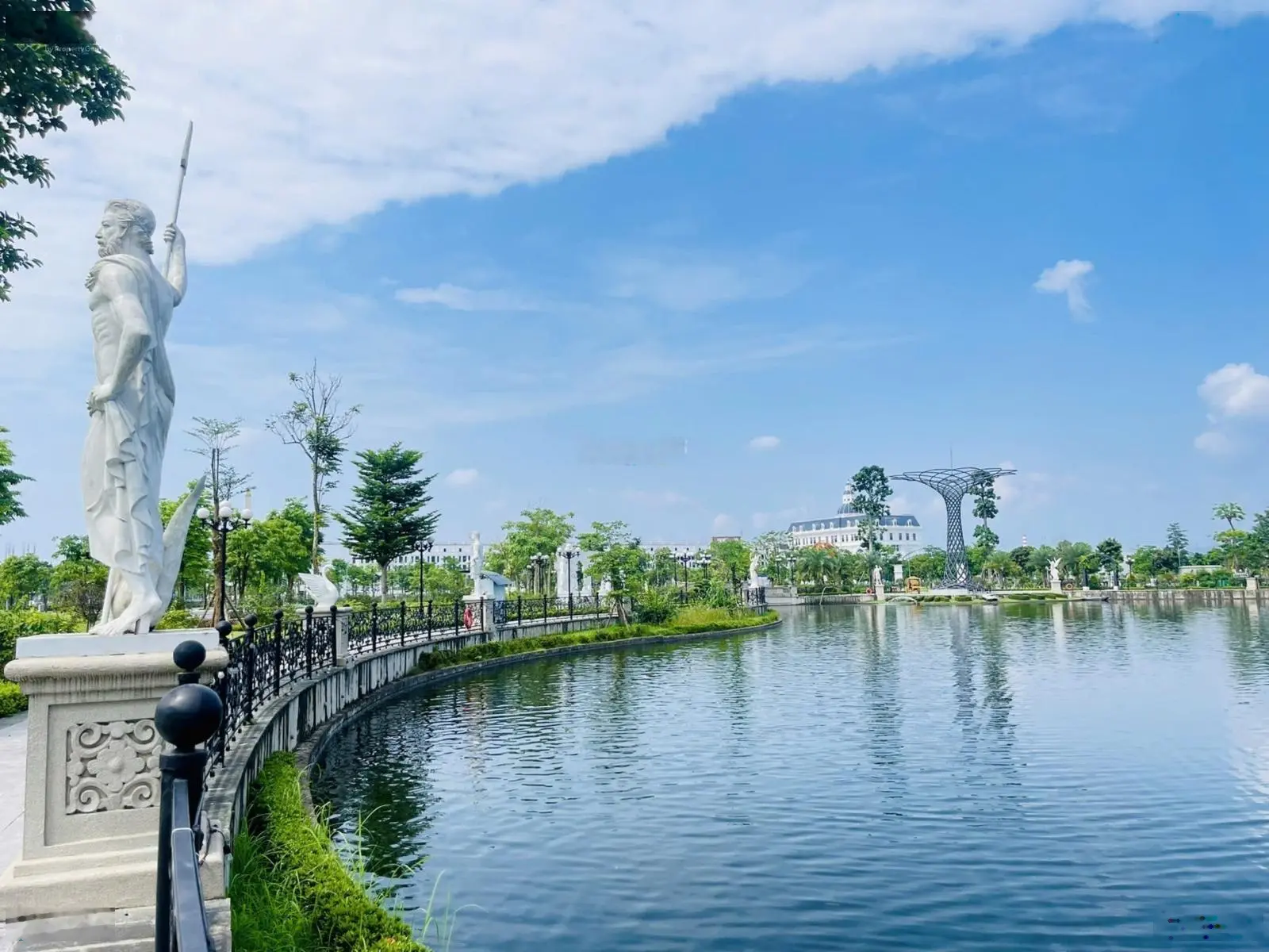 Nền shophouse 2 mặt tiền, trục đại lô chính, view hồ mắt rồng, lại còn gần áp góc. Giá chỉ 3, xx tỷ