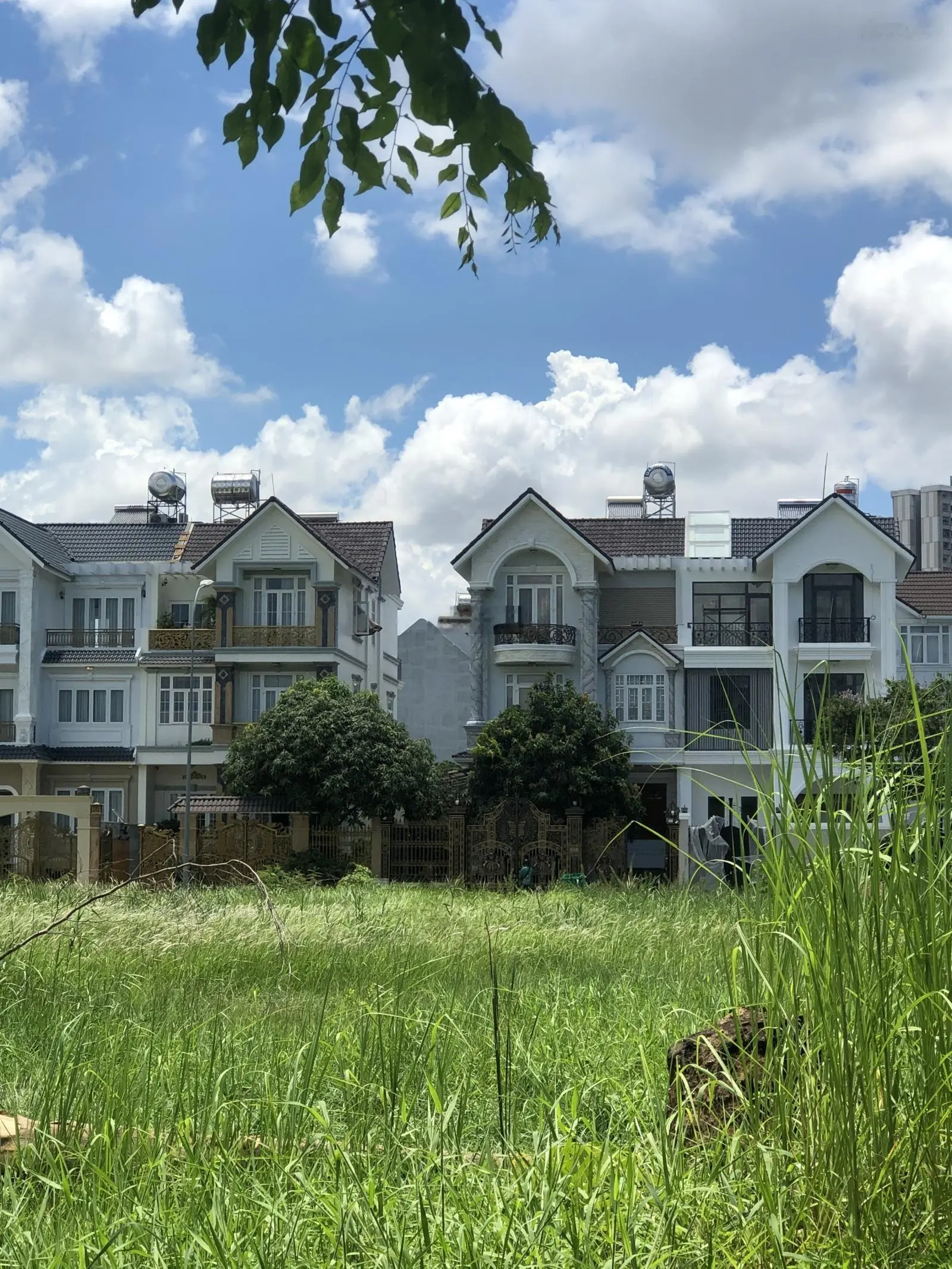 22,8 tỷ có ngay căn biệt thự 10x24m 1 hầm 3 lầu KDC Đại Phúc Green Villas, full nội thất