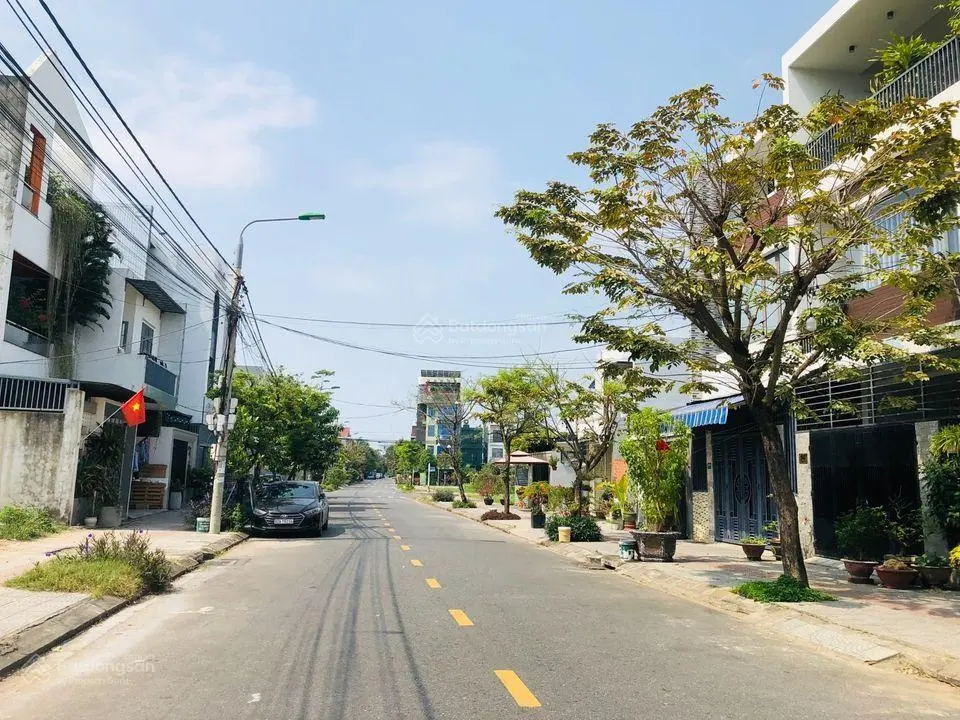 Chính chủ cần bán nhanh lô đường 10.5m khu Nam Hoà Xuân, hướng Đông Bắc, sạch đẹp.