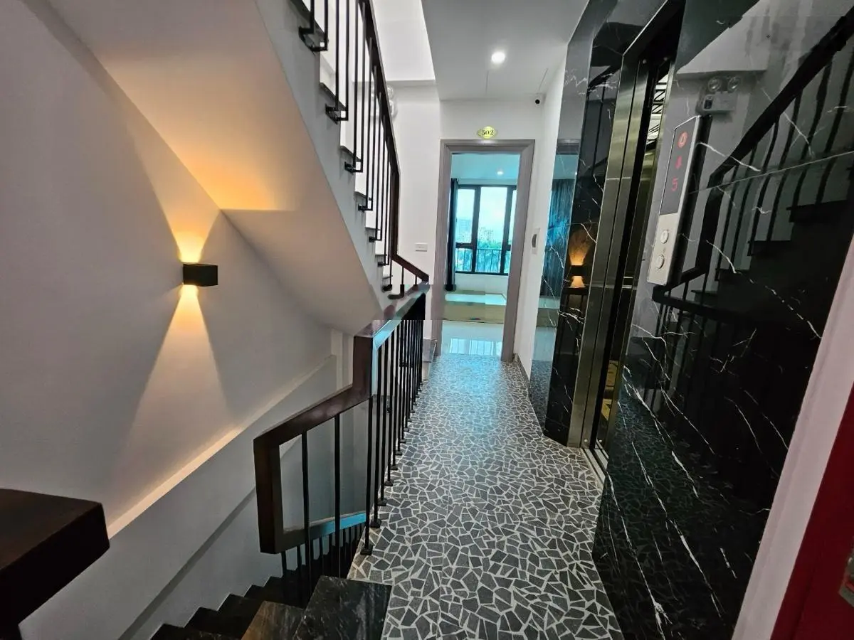 Bán toà CHDV Trần Cung 76m2 x 6T mặt tiền 7m,19P,kép kín full nội thất, GPXD, PCCC tiêu chuẩn