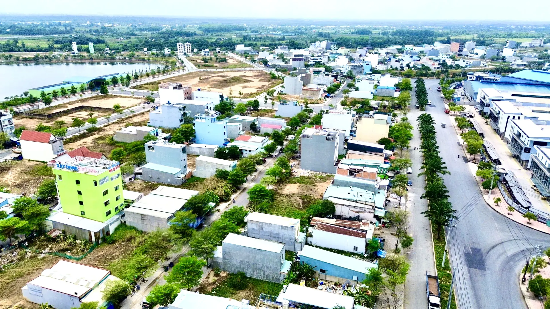Bán gấp nên 6x17,5m view hồ kdc Tân Đô giá chủ bán 2tỷ4 sổ hồng riêng