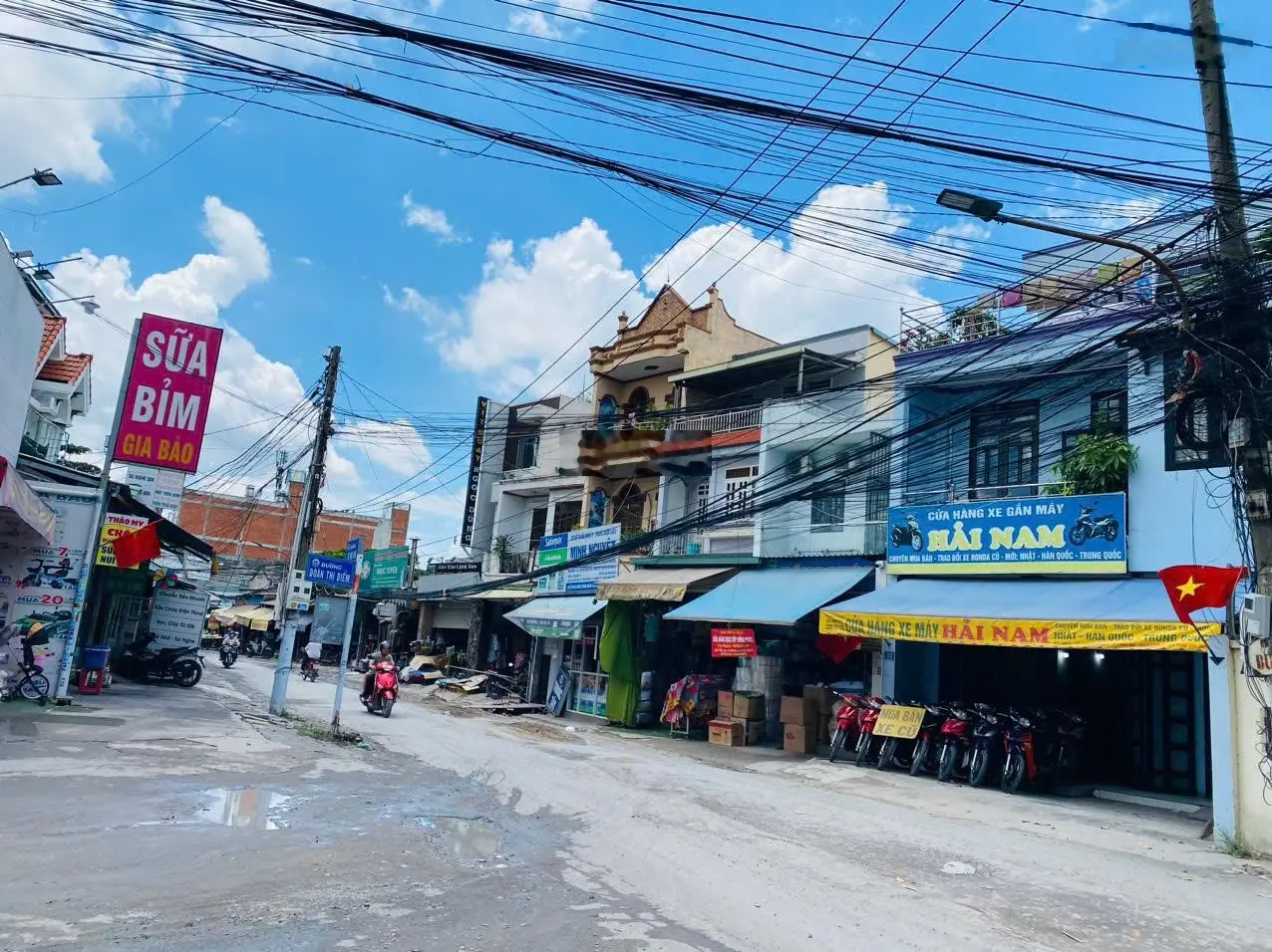 Nhà MT Đoàn thị Điểm, P. An Bình. Sát bên Thủ Đức. Lh: 0909 290 ***