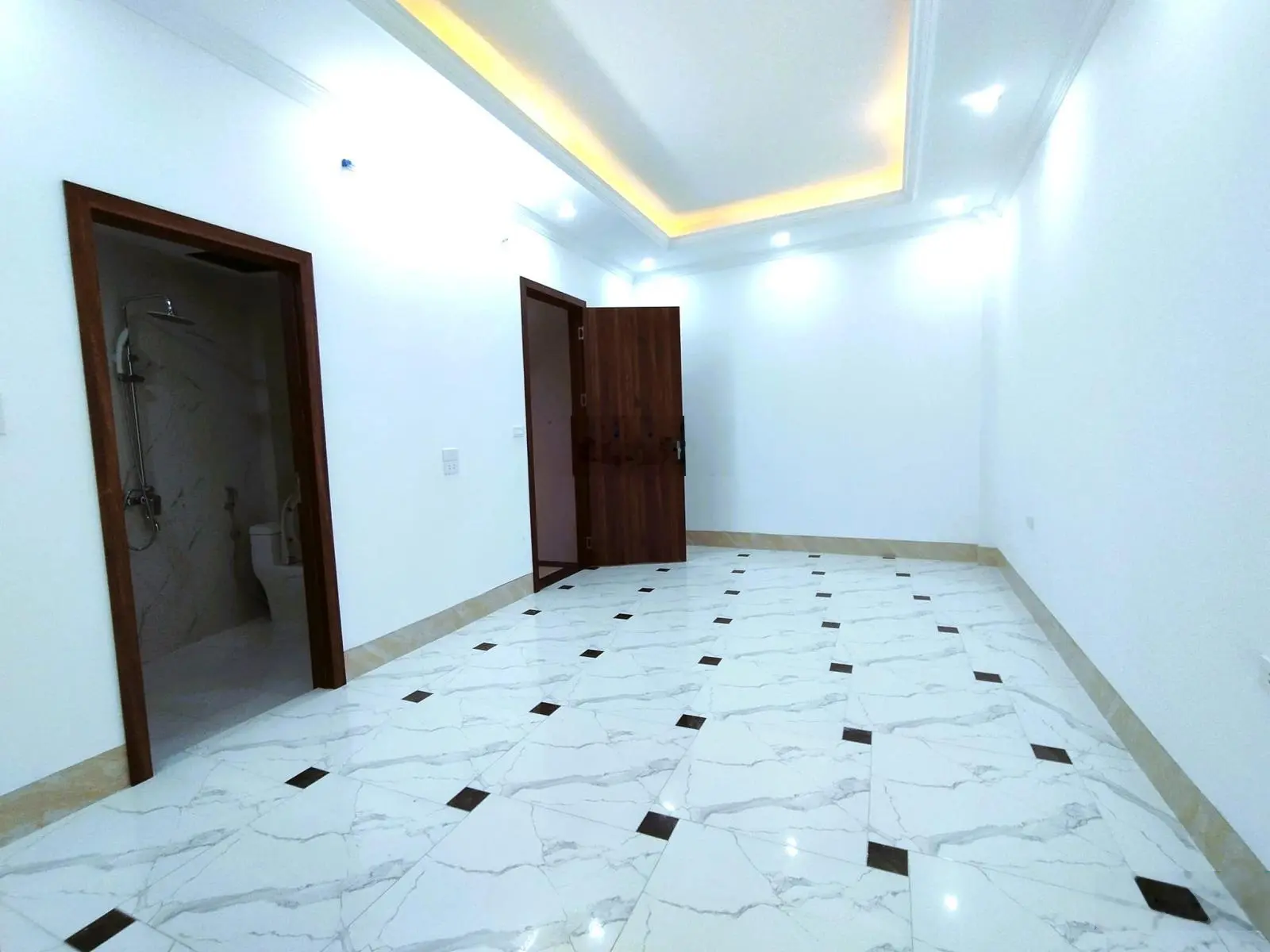 4.95 tỷ-5 tầng mới-20m ra ô tô-khuyến lương-yên sở-tam trinh