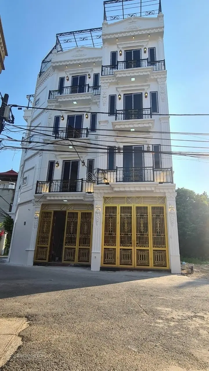 Chính chủ gửi bán nhà 5 tầng Phú Diễn ô tô đỗ cửa full nội thất. Nhà xây kiên cố nội thất xịn sò