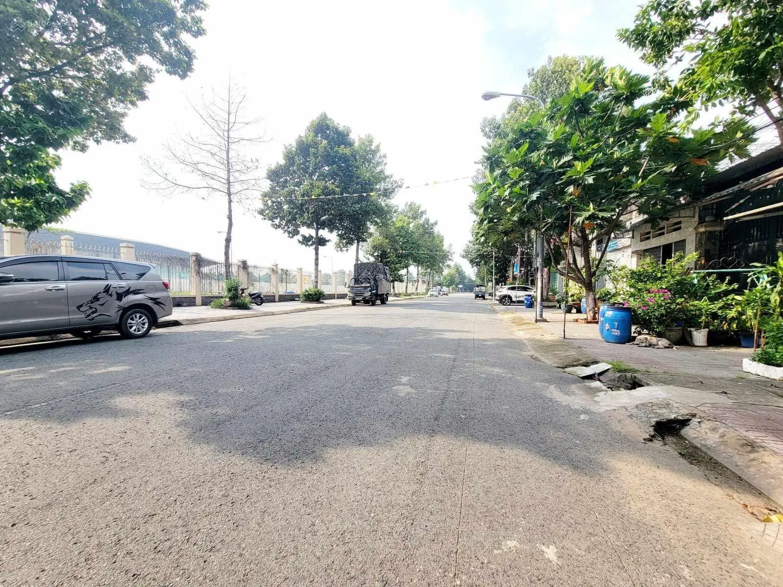 Chủ ngộp giảm gần 1 tỷ, mặt tiền Trần Hưng Đạo Dĩ An Bình Dương, 100m2, chỉ 4,x tỷ, nhà C4 ngang 5m