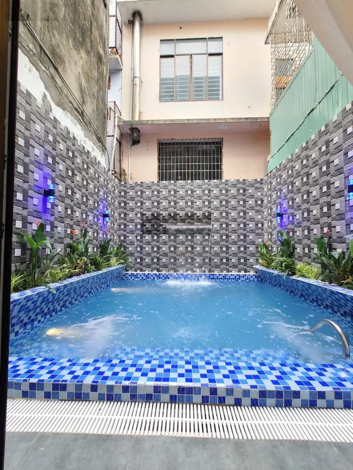 Bán nhà kiểu dáng Villa sang trọng mới cứng có hồ bơi dòng tiền 40tr/ tháng.
