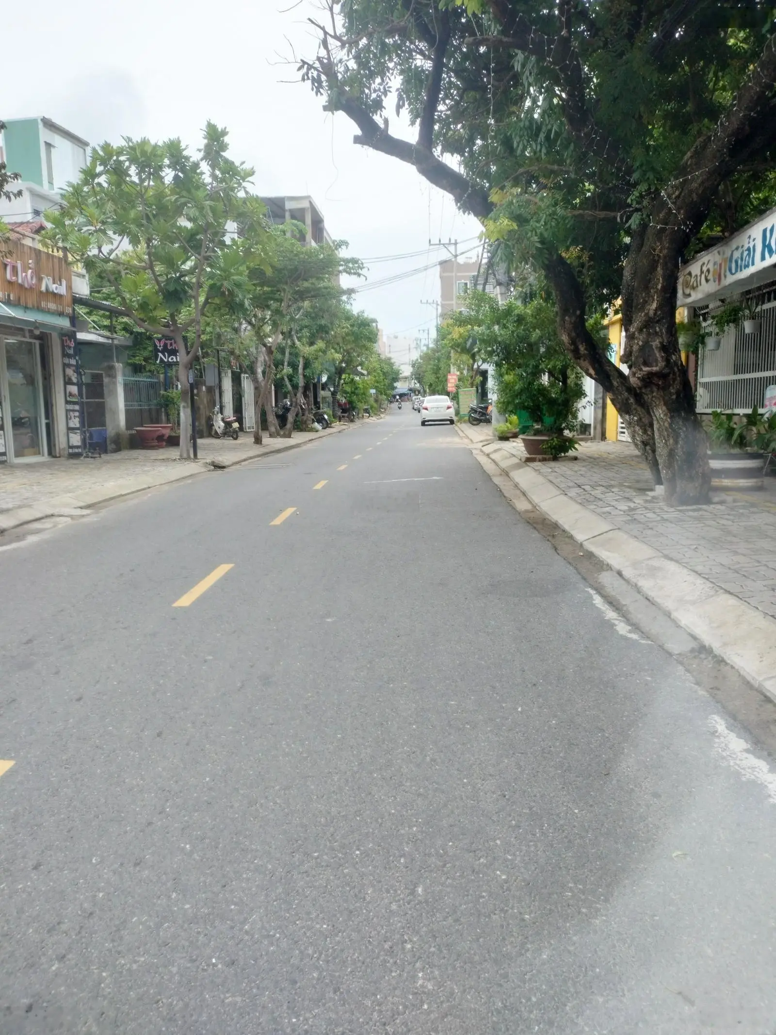 Bán đất tặng nhà 2 mặt đường vị trí đẹp cách biển Mỹ khê 150m