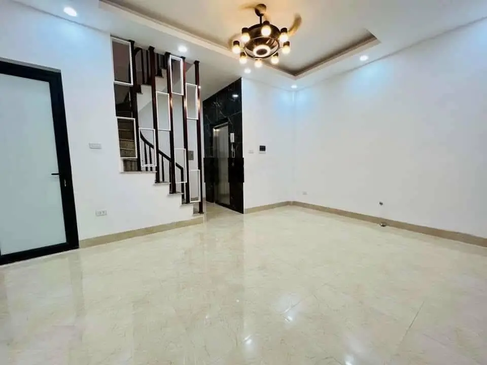 Bán nhà đường láng - đống đa. nhà 6 tầng thang máy, lô góc - oto vào nhà - nhà đẹp ở ngay.