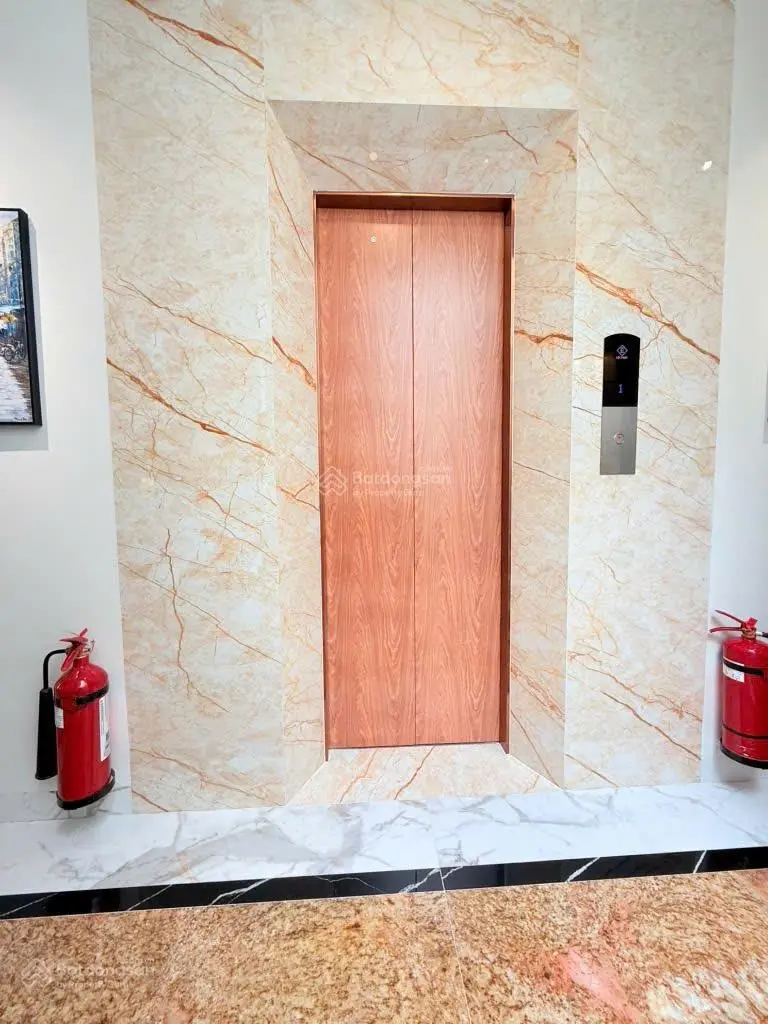 Cần bán căn hộ dịch vụ - 80m2 - 4 tầng- phú nhuận - thang máy - dòng tiền 100tr/ tháng- 23tỷ.